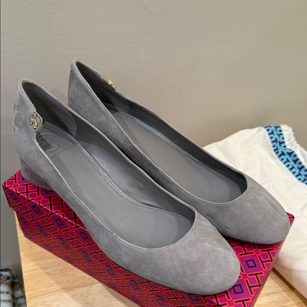 Tory Burch Gray Suede Flats Size 11M - New